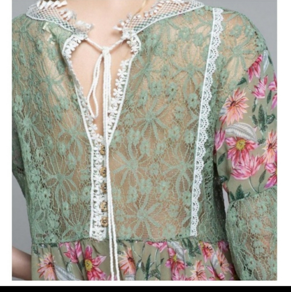 Last one Women's Goddess floral and lace kimono - Picture 10 of 16